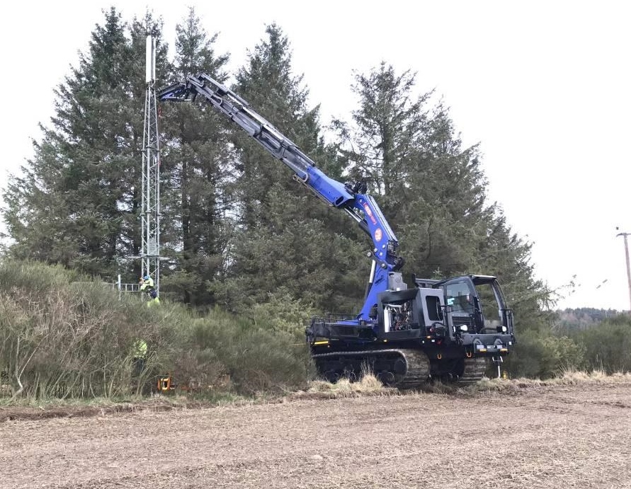 Hitachi Tracked machine with Crane